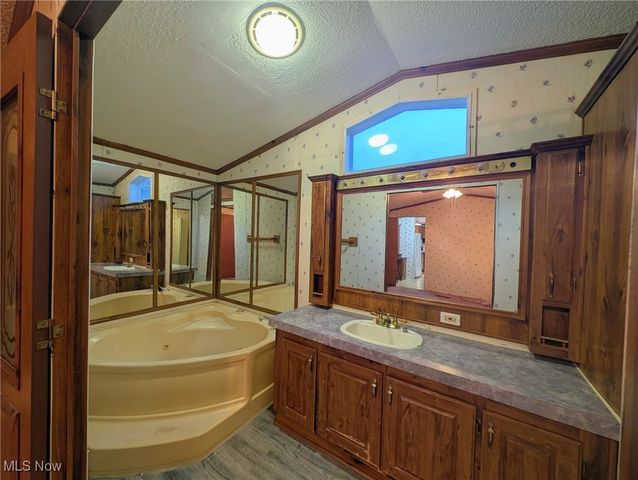 9623 Yoder Road, Sterling, OH 44276