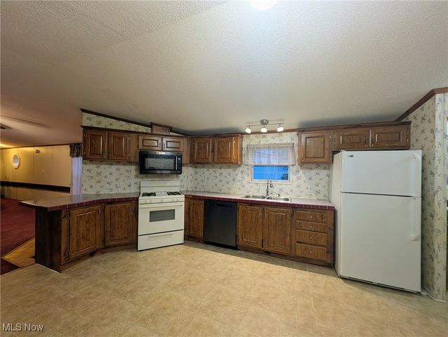 9623 Yoder Road, Sterling, OH 44276