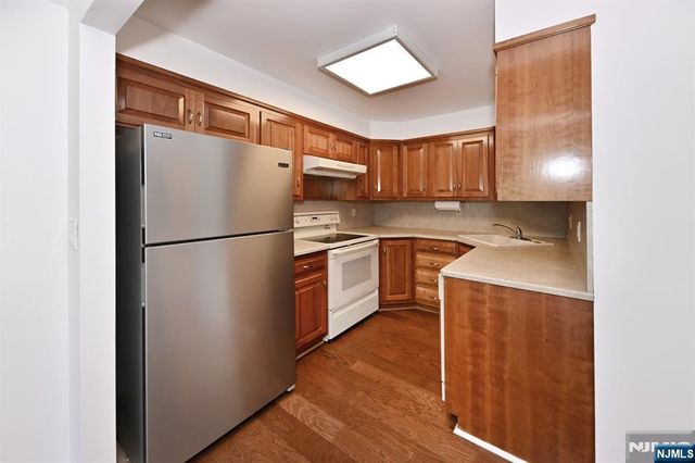 521 Piermont Avenue 417A, River Vale, NJ 07675