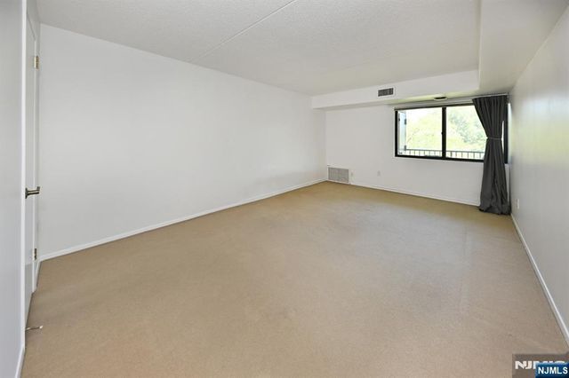 521 Piermont Avenue 417A, River Vale, NJ 07675