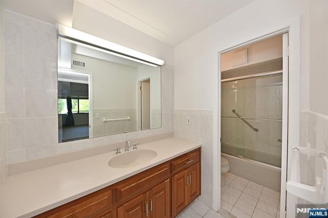 521 Piermont Avenue 417A, River Vale, NJ 07675