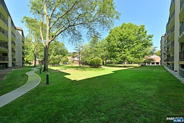 521 Piermont Avenue 417A, River Vale, NJ 07675