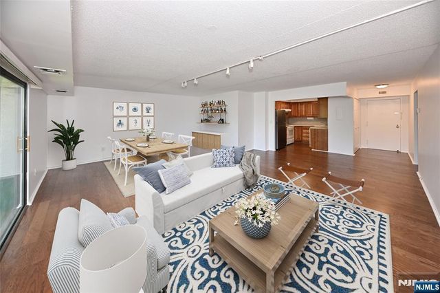 521 Piermont Avenue 417A, River Vale, NJ 07675