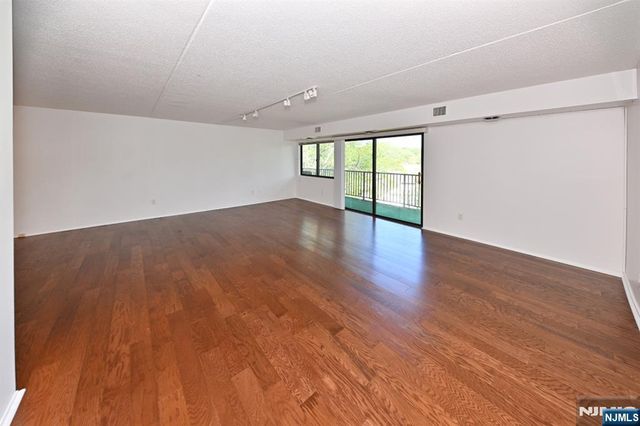 521 Piermont Avenue 417A, River Vale, NJ 07675