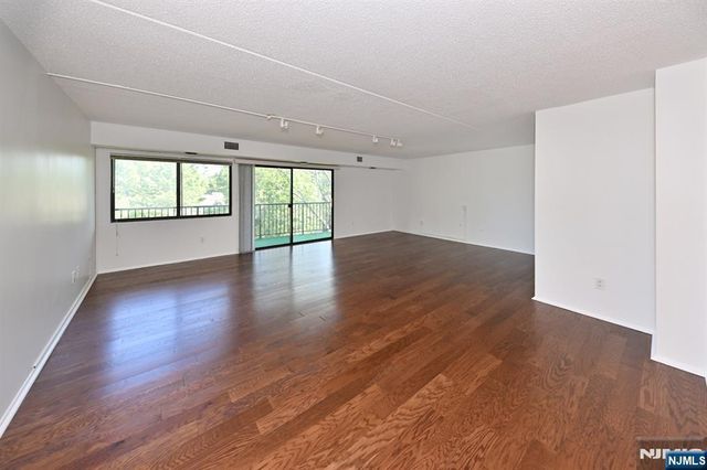 521 Piermont Avenue 417A, River Vale, NJ 07675