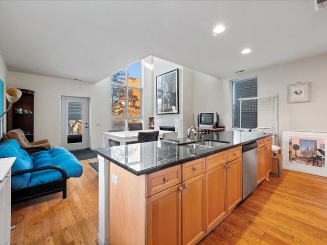 1412 W Diversey Parkway, Chicago, IL 60614