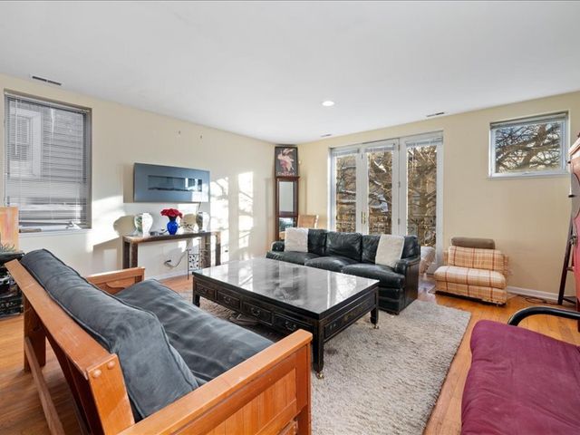 1412 W Diversey Parkway, Chicago, IL 60614