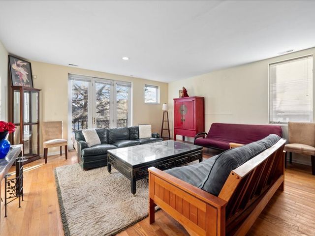 1412 W Diversey Parkway, Chicago, IL 60614