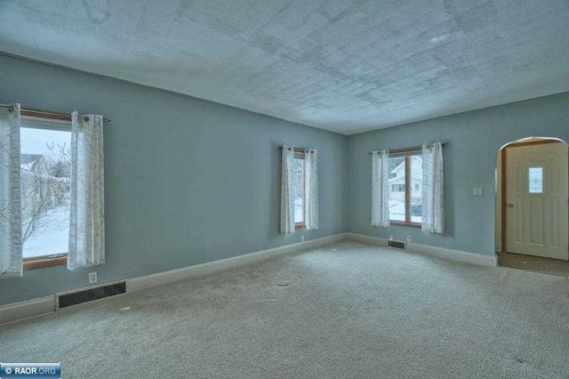 411 9th Street NW, Chisholm, MN 55719