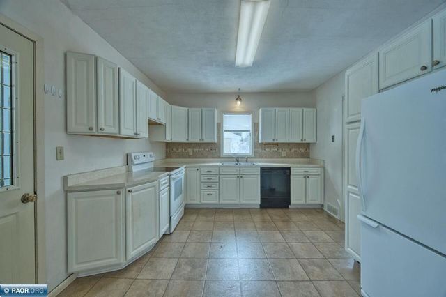 411 9th Street NW, Chisholm, MN 55719