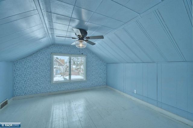 411 9th Street NW, Chisholm, MN 55719