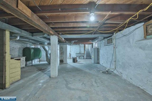 411 9th Street NW, Chisholm, MN 55719