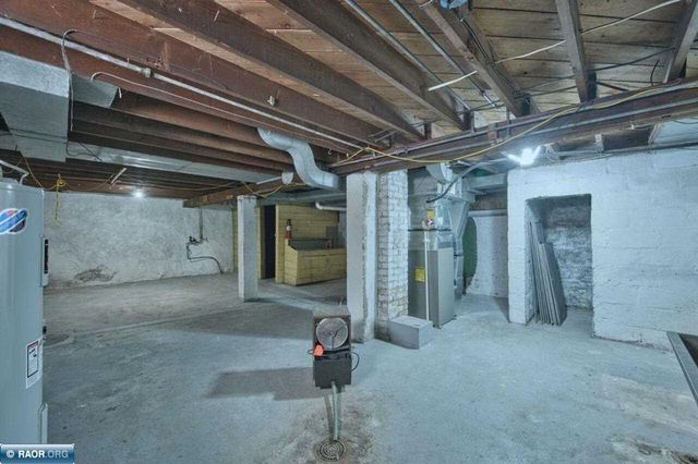 411 9th Street NW, Chisholm, MN 55719