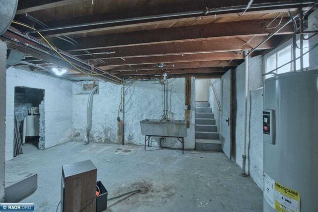 411 9th Street NW, Chisholm, MN 55719