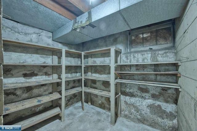 411 9th Street NW, Chisholm, MN 55719