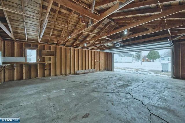 411 9th Street NW, Chisholm, MN 55719