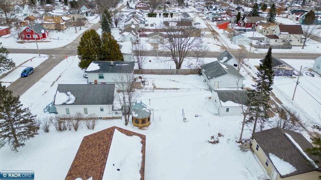 411 9th Street NW, Chisholm, MN 55719