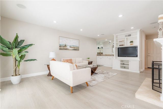 9 Delamesa W, Irvine, CA 92620