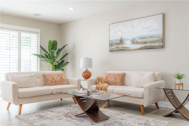 9 Delamesa W, Irvine, CA 92620