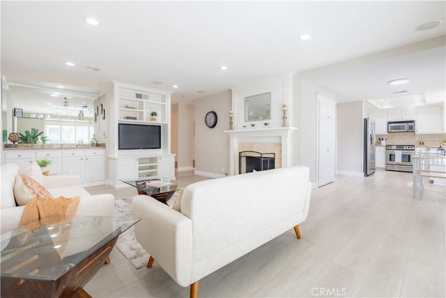 9 Delamesa W, Irvine, CA 92620