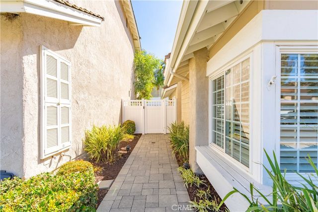 9 Delamesa W, Irvine, CA 92620