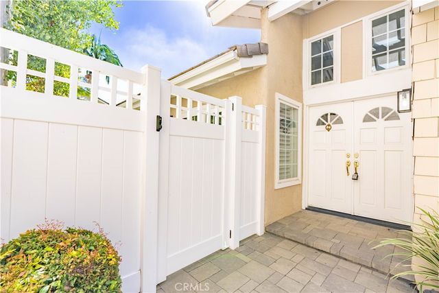 9 Delamesa W, Irvine, CA 92620