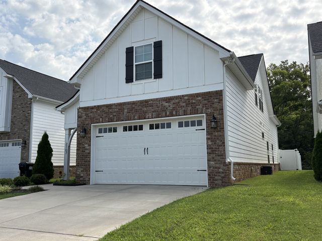 2107 Barringer Ln, Murfreesboro, TN 37128