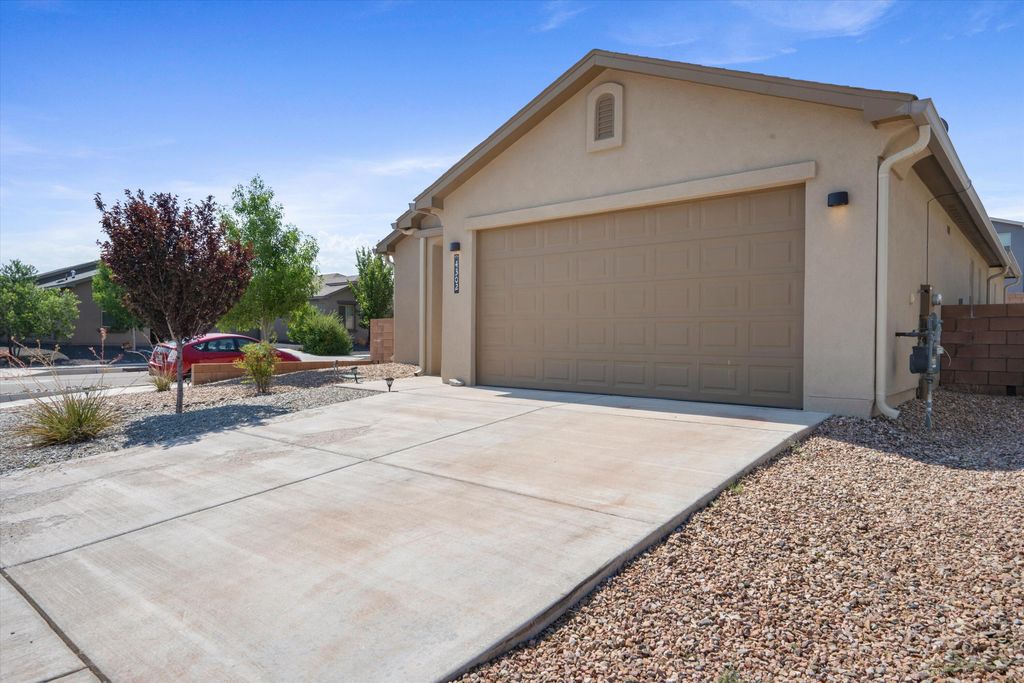 4302 Golden Eagle Court NE, Rio Rancho, NM 87144