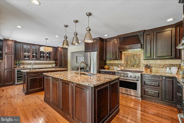 10033 GLENCROFT CT, Vienna, VA 22181