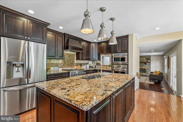 10033 GLENCROFT CT, Vienna, VA 22181