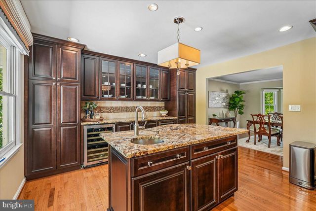 10033 GLENCROFT CT, Vienna, VA 22181