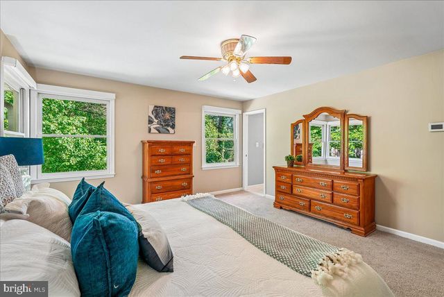 10033 GLENCROFT CT, Vienna, VA 22181