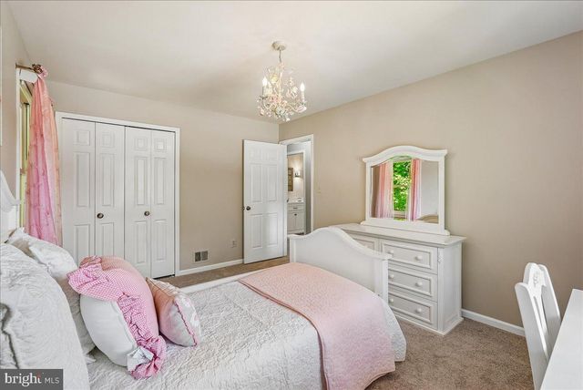 10033 GLENCROFT CT, Vienna, VA 22181