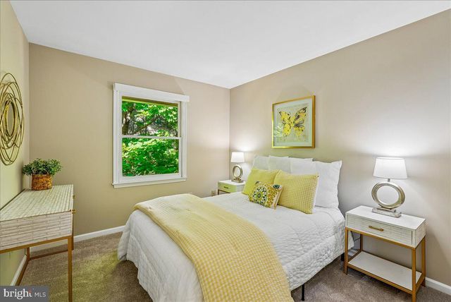 10033 GLENCROFT CT, Vienna, VA 22181