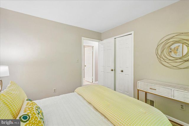 10033 GLENCROFT CT, Vienna, VA 22181