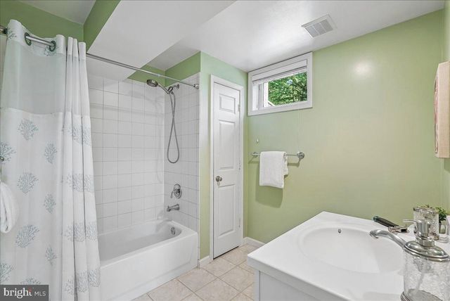 10033 GLENCROFT CT, Vienna, VA 22181