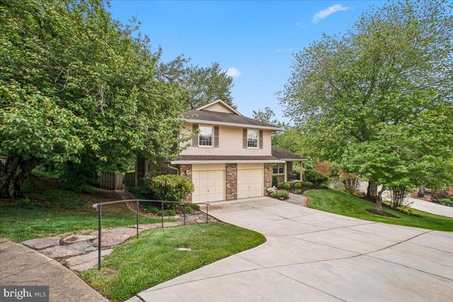 10033 GLENCROFT CT, Vienna, VA 22181