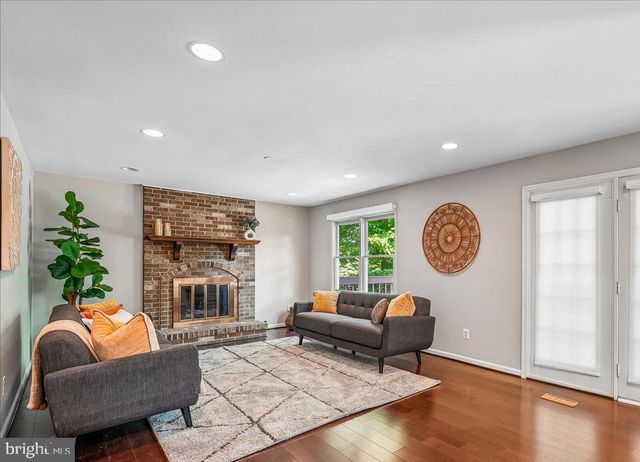 10033 GLENCROFT CT, Vienna, VA 22181