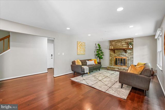 10033 GLENCROFT CT, Vienna, VA 22181