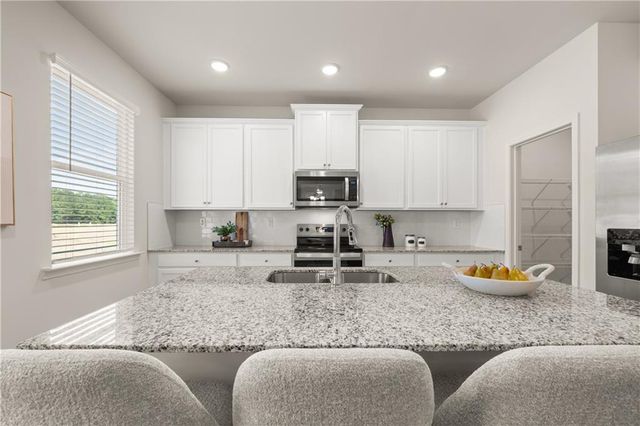 1796 Kingsmere Run Dr, Loganville, GA 30052