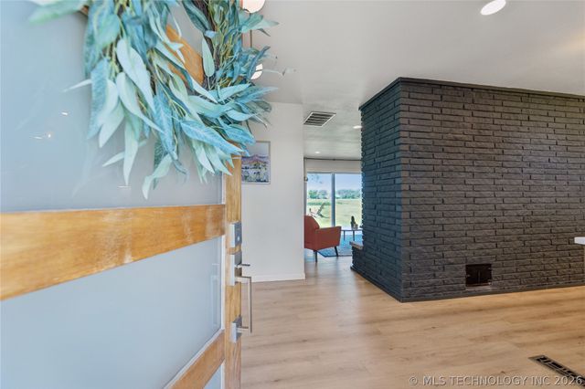 7207 E 166th Street N, Collinsville, OK 74021