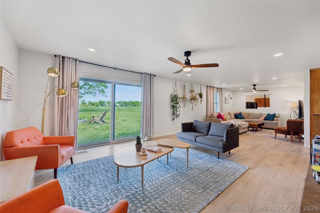 7207 E 166th Street N, Collinsville, OK 74021