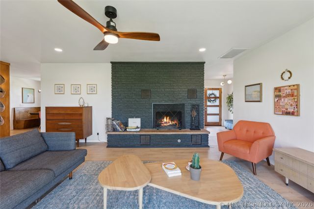 7207 E 166th Street N, Collinsville, OK 74021