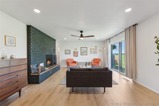 7207 E 166th Street N, Collinsville, OK 74021