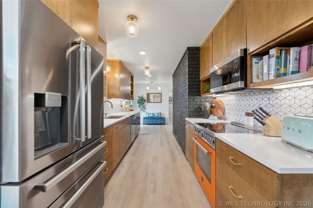 7207 E 166th Street N, Collinsville, OK 74021