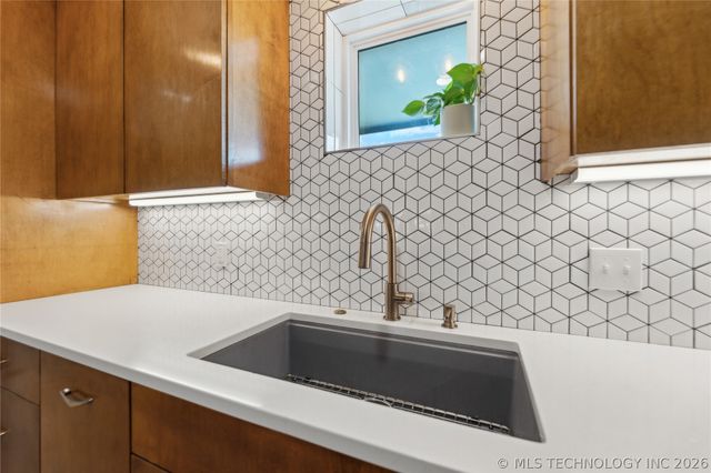 7207 E 166th Street N, Collinsville, OK 74021