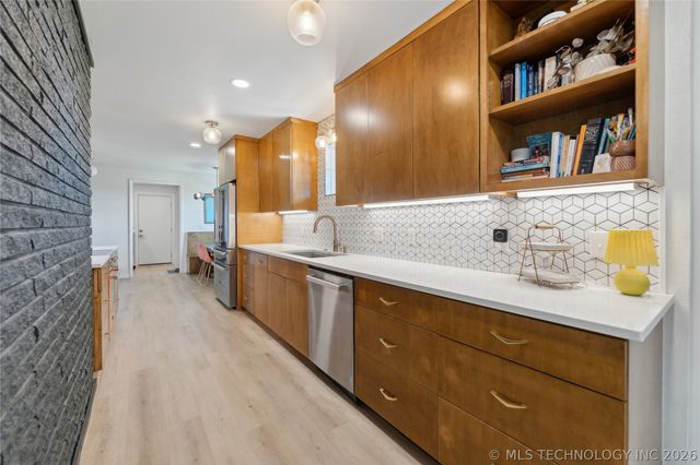 7207 E 166th Street N, Collinsville, OK 74021