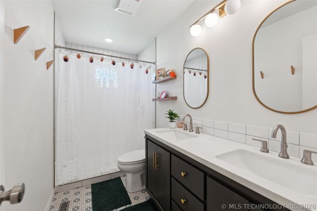 7207 E 166th Street N, Collinsville, OK 74021