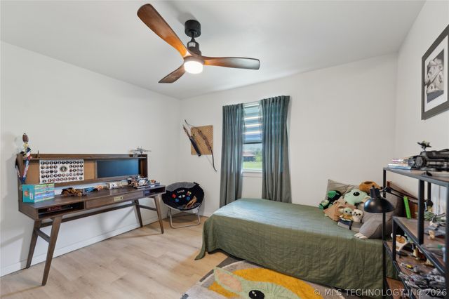 7207 E 166th Street N, Collinsville, OK 74021