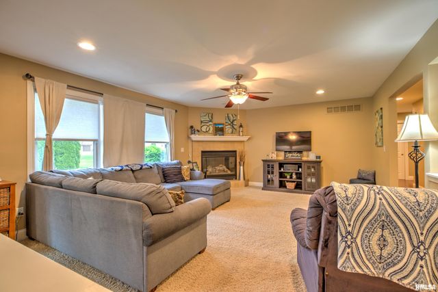 1913 DANE KELSEY Drive, Pekin, IL 61554